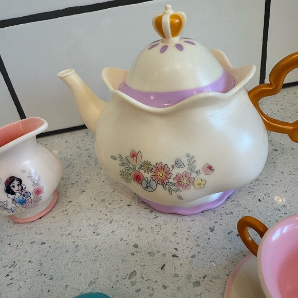 Disney Princesses Tea Set - Picture 5 of 10